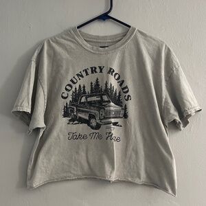 GM graphic crop tee size XL